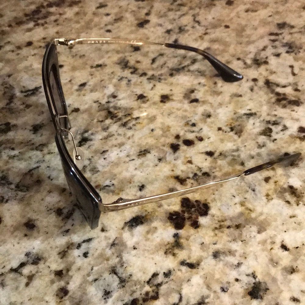 Prada sunglasses - Picture 2 of 4